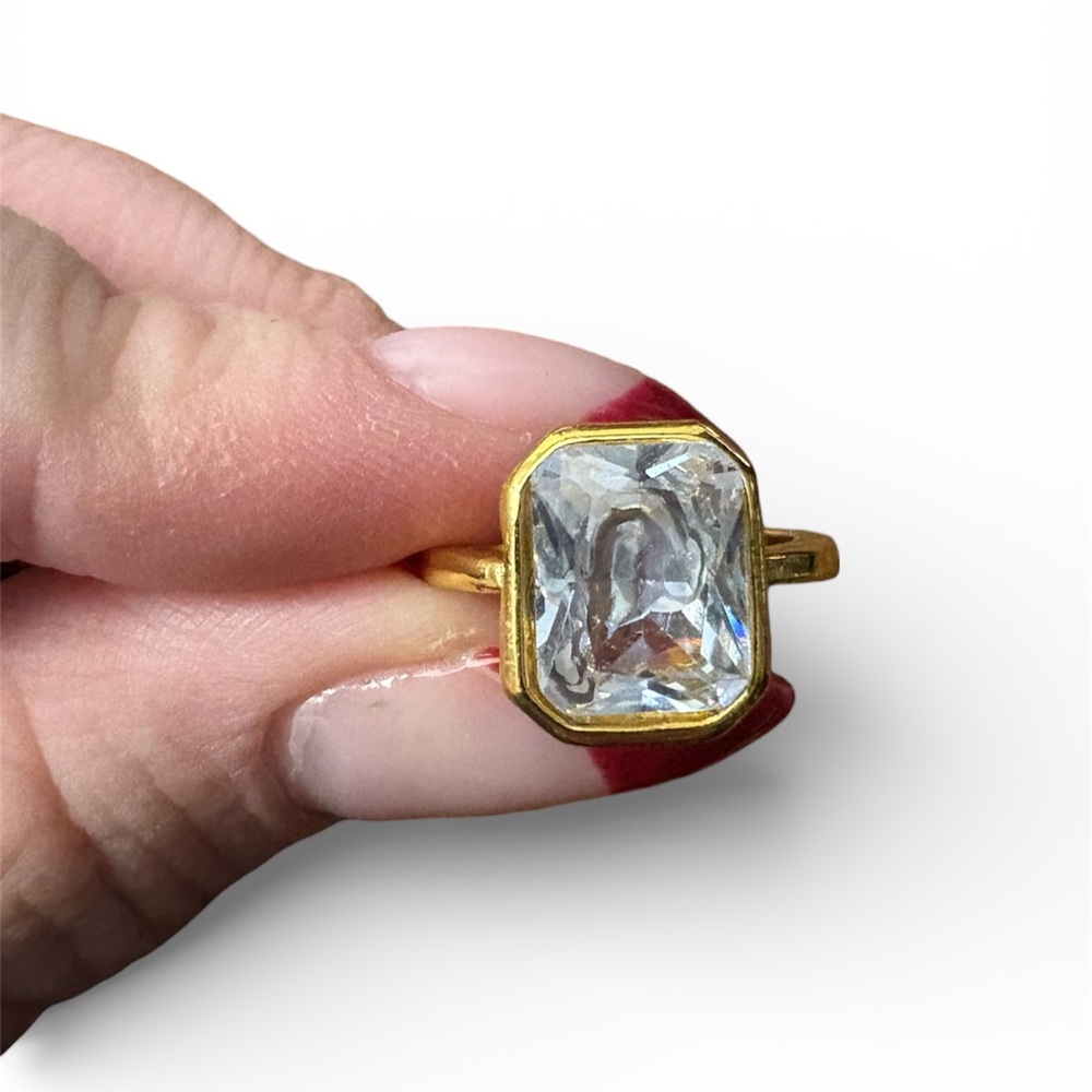 Rectangular gold stone ring